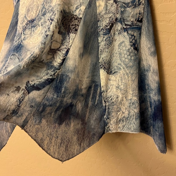 Kamana Blue & White Floral Print Tunic Top - Picture 8 of 14